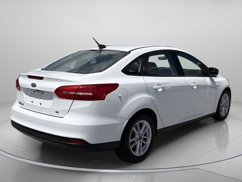 Used 2018 Ford Focus SE FWD image 3