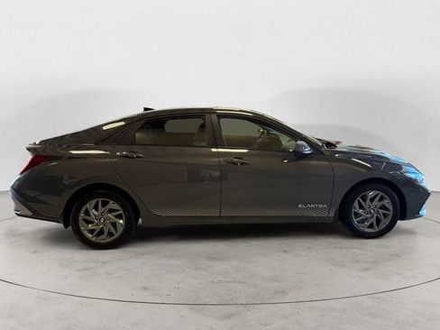 Used 2024 Hyundai Elantra SEL FWD image 7