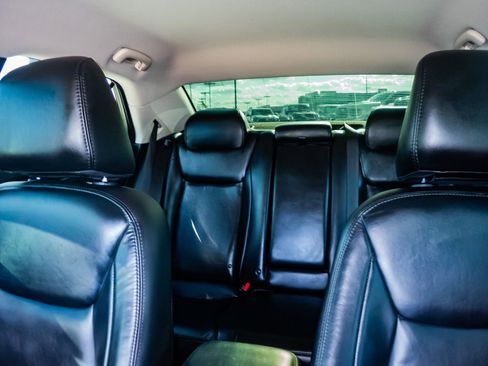 Used 2023 Chrysler 300 Touring L image 16