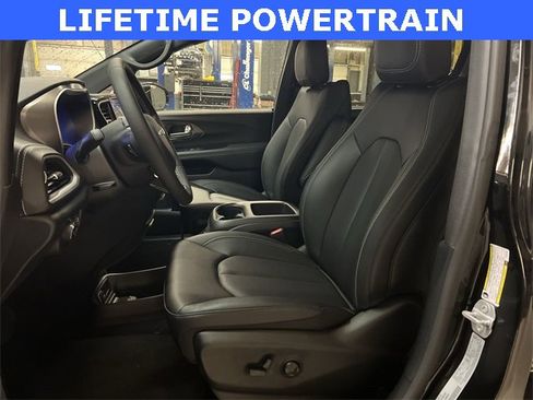 New 2026 Chrysler Pacifica Select image 15