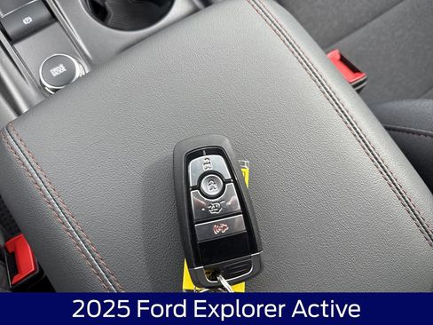 Used 2025 Ford Explorer Active image 28
