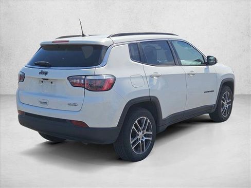 Used 2018 Jeep Compass Latitude w/ Popular Equipment Group FWD image 5