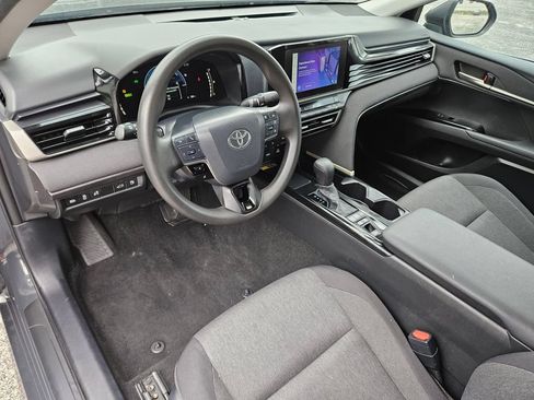 Used 2025 Toyota Camry LE FWD image 11