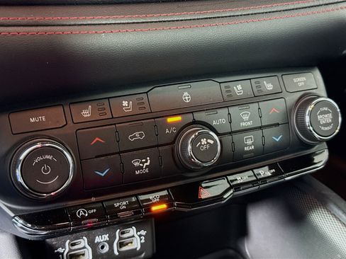 Used 2024 Dodge Durango GT image 19