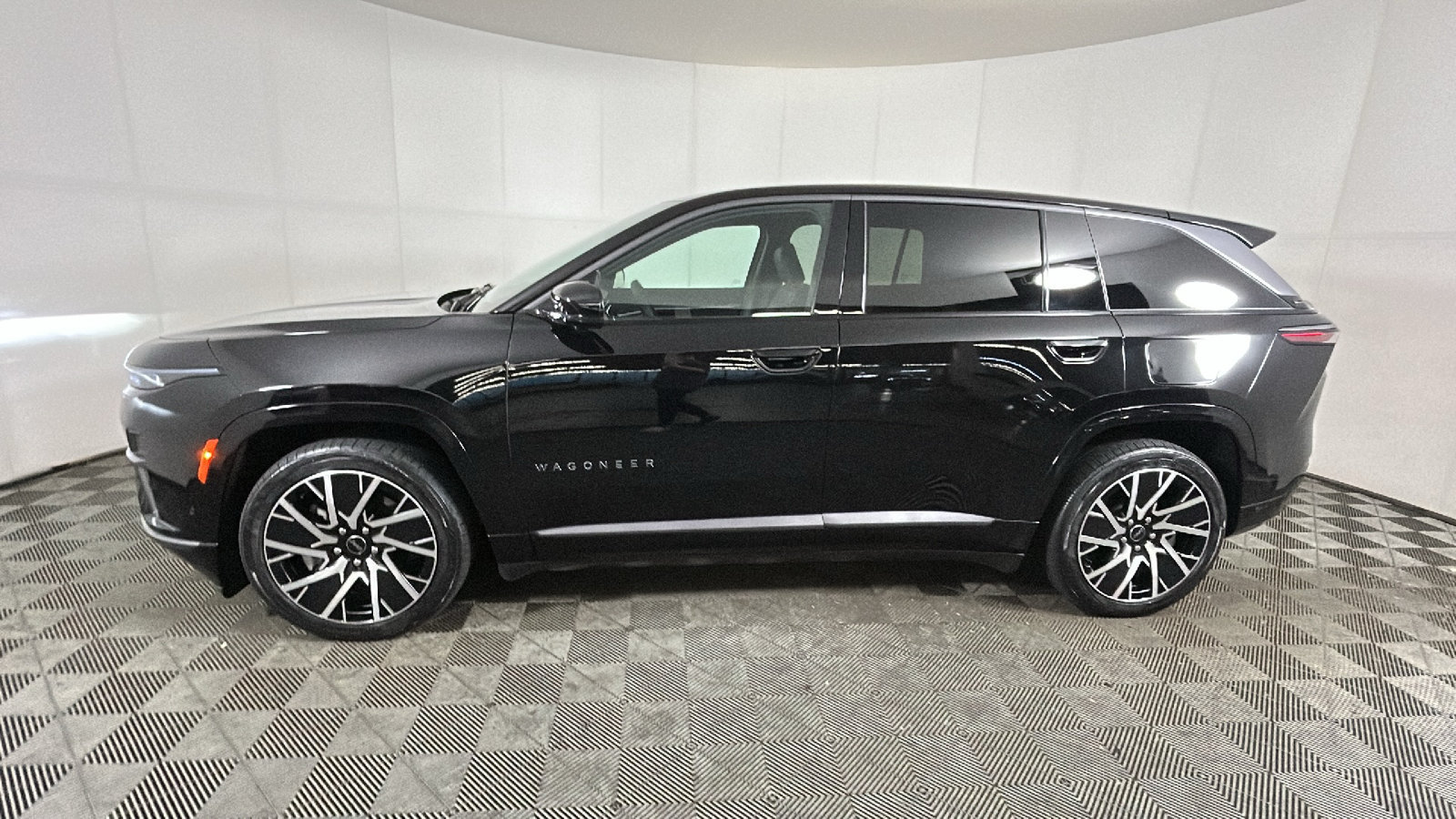 Used 2025 Jeep Wagoneer S Limited AWD/4WD image 6