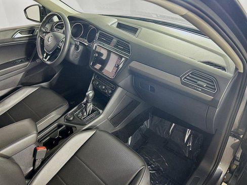 Certified 2021 Volkswagen Tiguan SE w/ Panoramic Sunroof Package AWD/4WD image 29