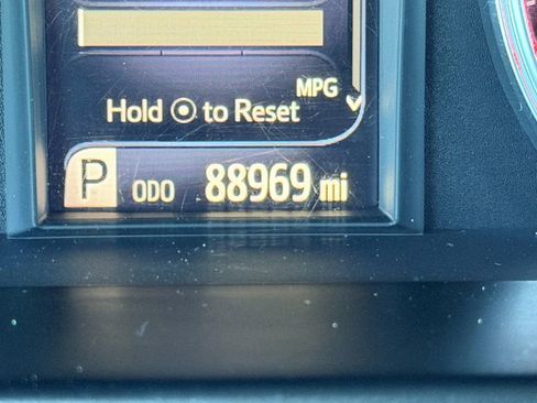 Used 2017 Toyota Camry SE image 26