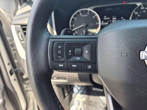Used 2025 Nissan Rogue SV AWD/4WD image 19