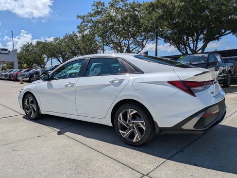 Used 2025 Hyundai Elantra Sport FWD image 6
