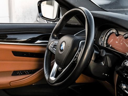 Used 2018 BMW 540i xDrive image 13