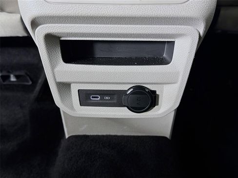 Used 2023 Volkswagen Tiguan SE FWD image 26