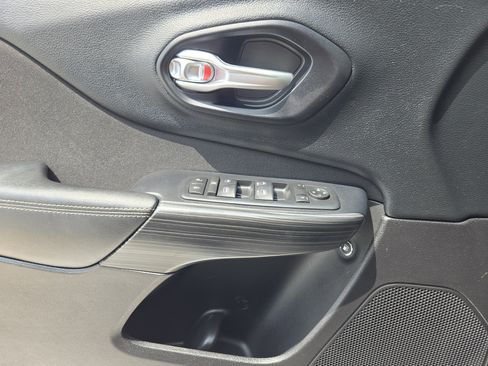 Used 2016 Jeep Cherokee Latitude w/ Comfort/Convenience Group AWD/4WD image 26