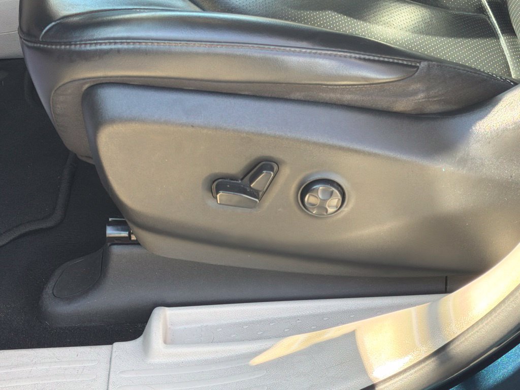 Used 2023 Chrysler Pacifica Touring-L FWD image 14