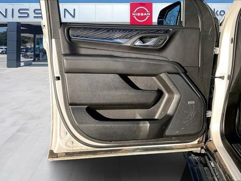 Used 2022 GMC Yukon Denali image 17