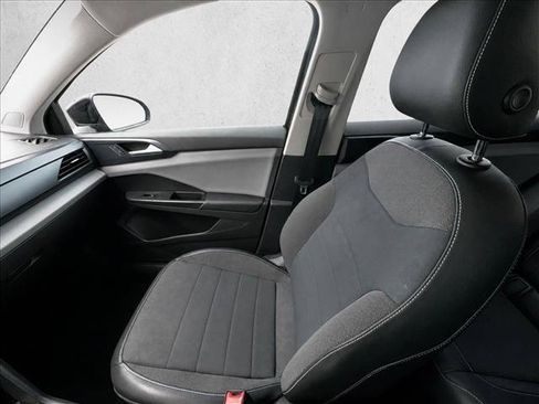 Used 2022 Volkswagen Taos SE w/ IQ.Drive SE Package FWD image 18
