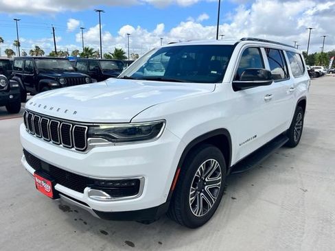 Used 2024 Jeep Wagoneer L Series II w/ Flexible Seating Group AWD/4WD image 3