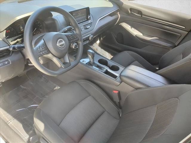 Used 2024 Nissan Altima 2.5 S FWD image 10