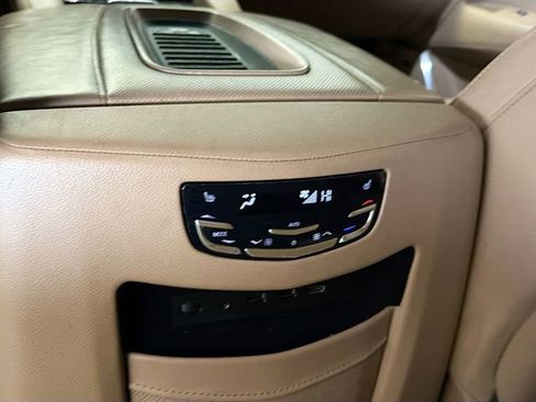 Used 2018 Cadillac Escalade ESV Platinum image 28