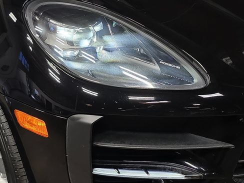 Certified 2021 Porsche Macan AWD/4WD image 12