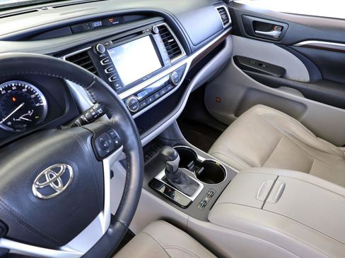 Used 2015 Toyota Highlander Limited image 41