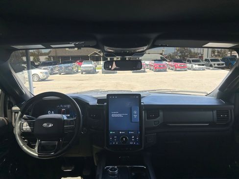 Used 2023 Ford Expedition Max Platinum AWD/4WD image 11