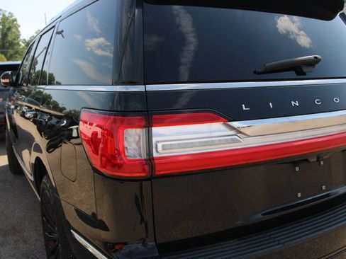 Used 2018 Lincoln Navigator Reserve w/ Technology Package AWD/4WD image 12