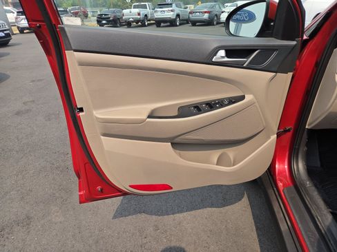 Used 2021 Hyundai Tucson Value FWD image 12