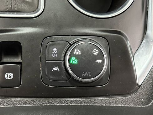 Used 2020 Chevrolet Traverse LT w/ Driver Confidence II Package image 26