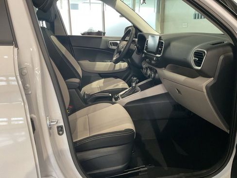 New 2025 Hyundai Venue SEL image 24