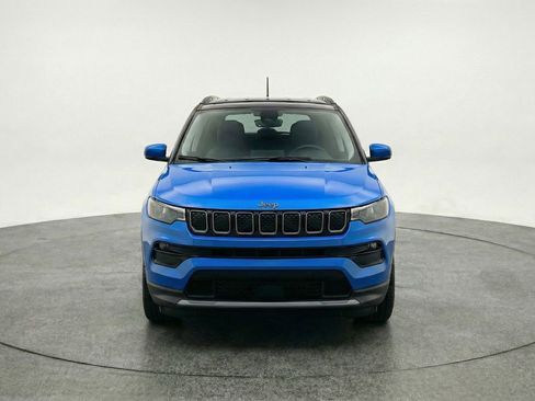 Used 2025 Jeep Compass Limited AWD/4WD image 2