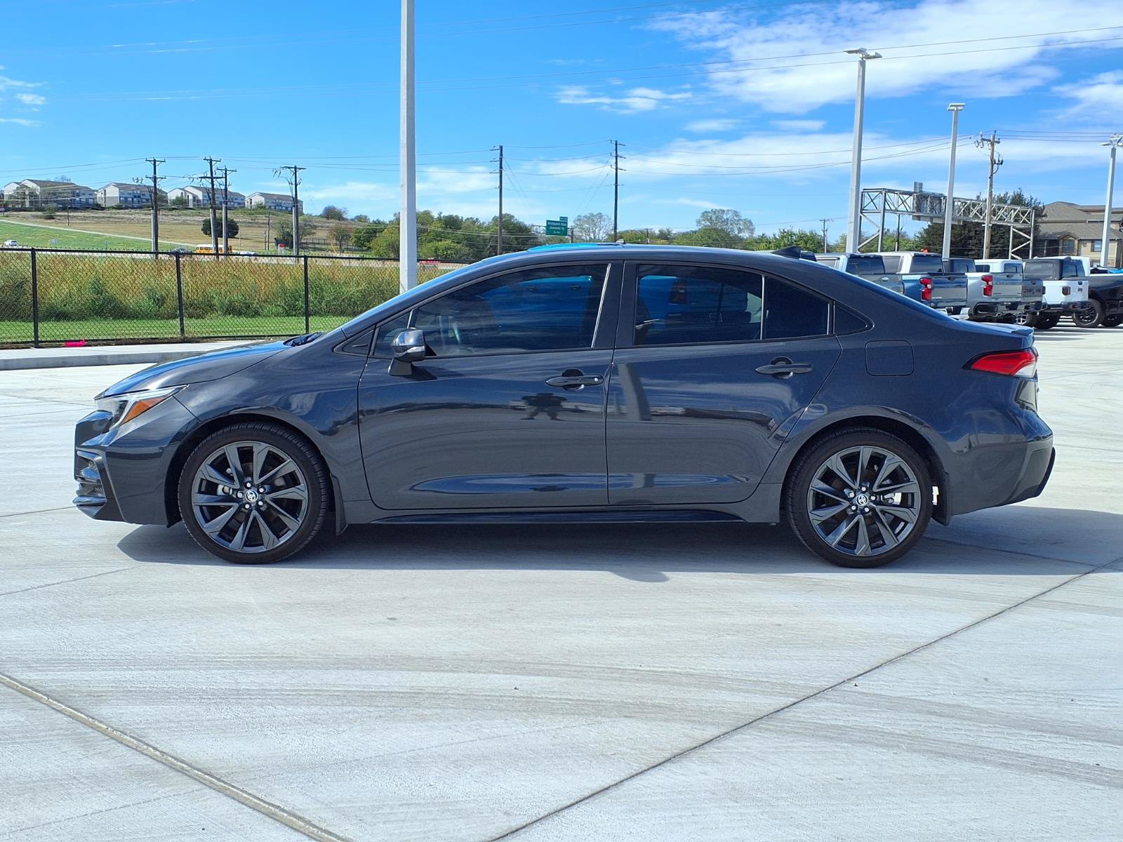 Used 2025 Toyota Corolla SE w/ SE Premium Package FWD image 6