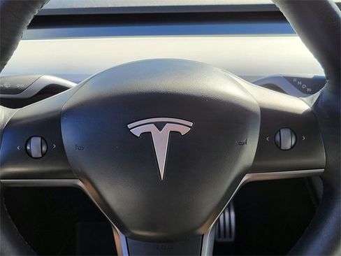 Used 2023 Tesla Model Y Performance image 29