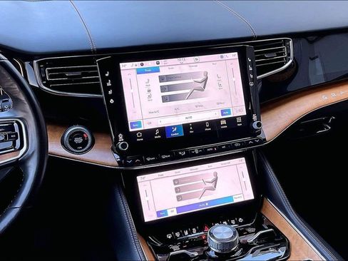 Used 2022 Jeep Grand Wagoneer Series III w/ Rear Seat Video Group 1 image 6