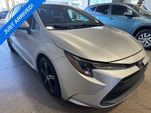 Used 2023 Toyota Corolla LE FWD image 2