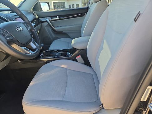 Used 2015 Kia Sorento LX image 15