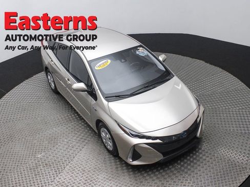 Used 2020 Toyota Prius Prime XLE image 3