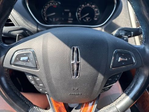 Used 2018 Lincoln MKX Reserve w/ Lincoln MKX Climate Package image 39