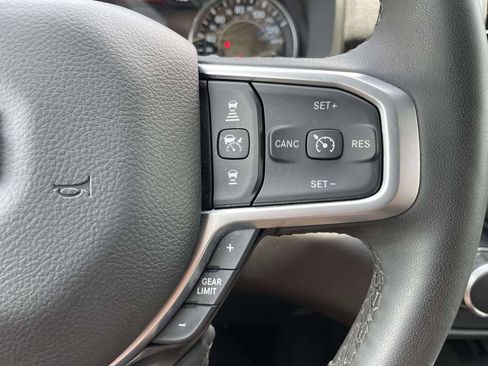 Used 2025 RAM 1500 4x4 Crew Cab image 25