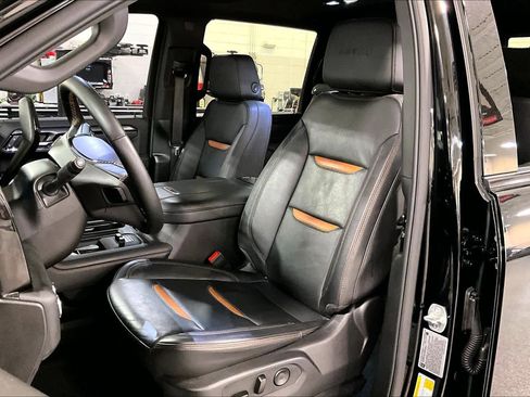 Used 2025 GMC Sierra 2500 AT4 w/ AT4 Premium Plus Package AWD/4WD image 14