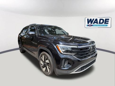 Used 2024 Volkswagen Atlas Cross Sport SE FWD image 3