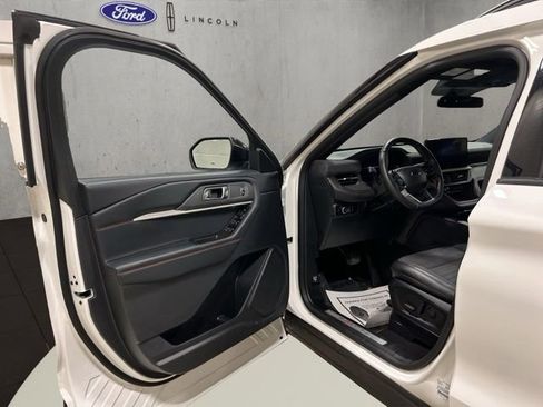 Used 2025 Ford Explorer ST-Line AWD/4WD image 11