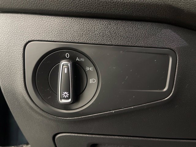 Used 2018 Volkswagen Tiguan SE w/ Panoramic Sunroof Package AWD/4WD image 22