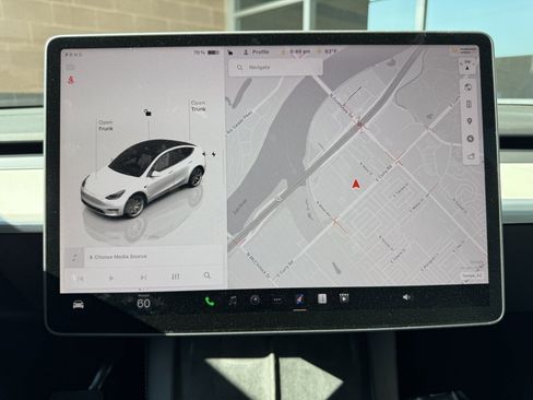 Used 2022 Tesla Model Y Long Range image 22