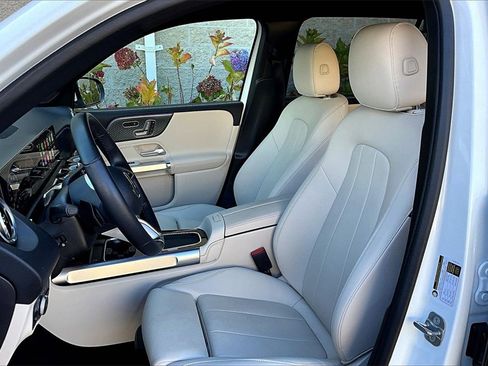 Used 2025 Mercedes-Benz GLB 250 4MATIC image 27