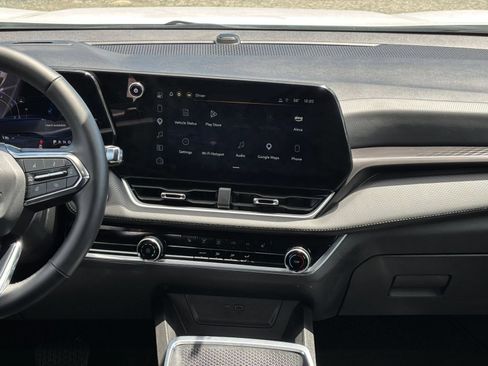 Used 2025 Chevrolet Equinox LT FWD image 17