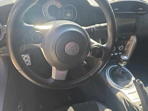 Used 2020 Toyota 86 RWD image 16