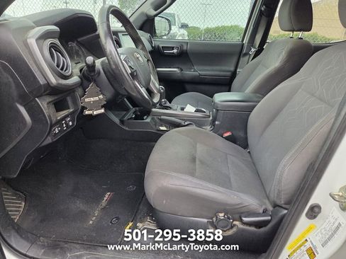 Used 2017 Toyota Tacoma TRD Off-Road w/ Premium & Technology Package AWD/4WD image 7