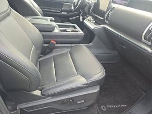 Used 2025 Ford Expedition Max Platinum AWD/4WD image 17