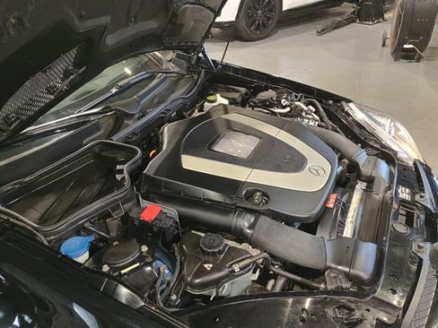 Used 2011 Mercedes-Benz SLK 300 image 41