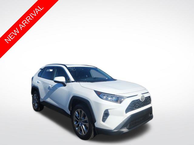 Used 2020 Toyota RAV4 XLE Premium FWD image 1